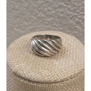 Vintage Modernist Fluted Solid Sterling Silver Ring Size 7